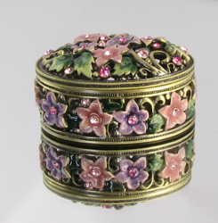 Ornamental box with mirror reflection